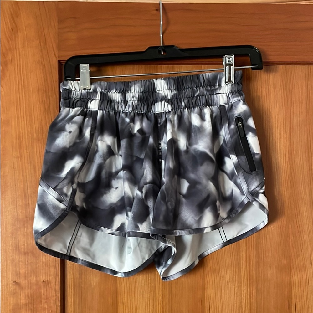 Lululemon tracker V 4” shorts